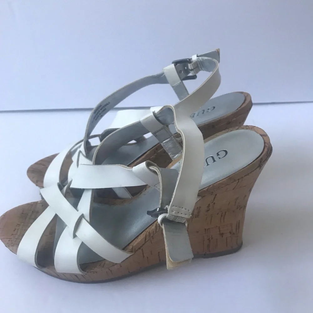 Guess‎ sandals